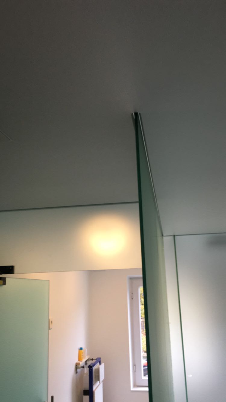 afwerking in badkamer met glazen wand – Cemes afwerking in badkamer met glazen wand – Cemes